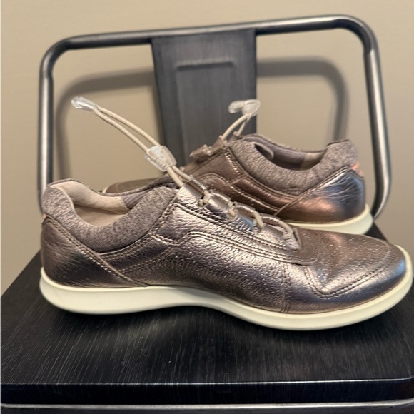 ECCO Women's Sense Toggle Fashion Sneaker, Rose Gold Sz 5 - Picture 8 of 15